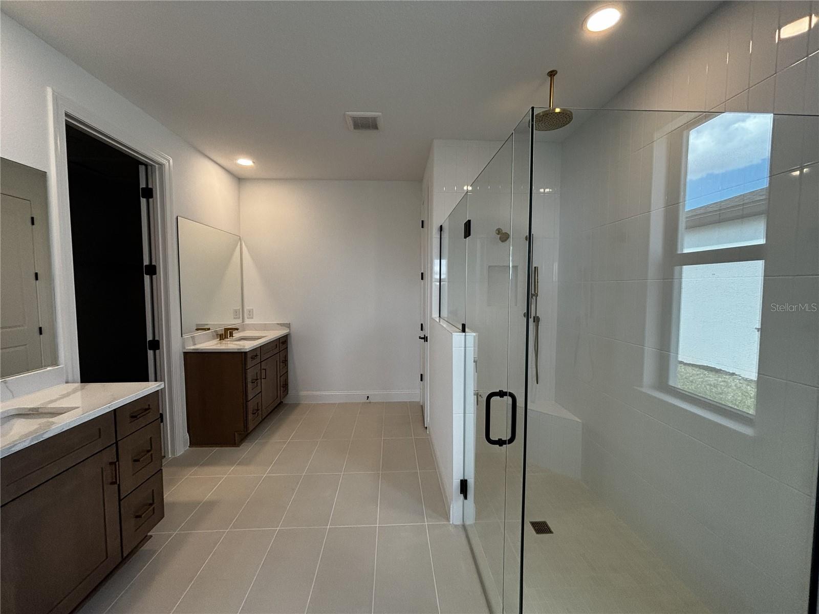 Listing photo id 13 for 5790 Freestone Circle