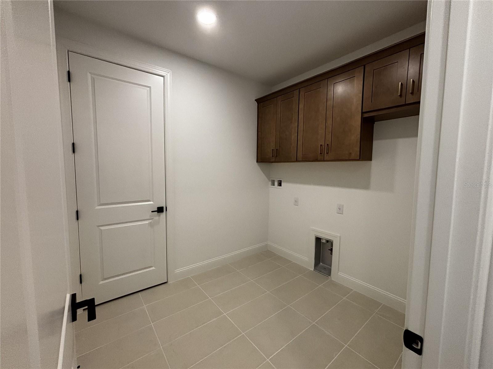 Listing photo id 17 for 5790 Freestone Circle