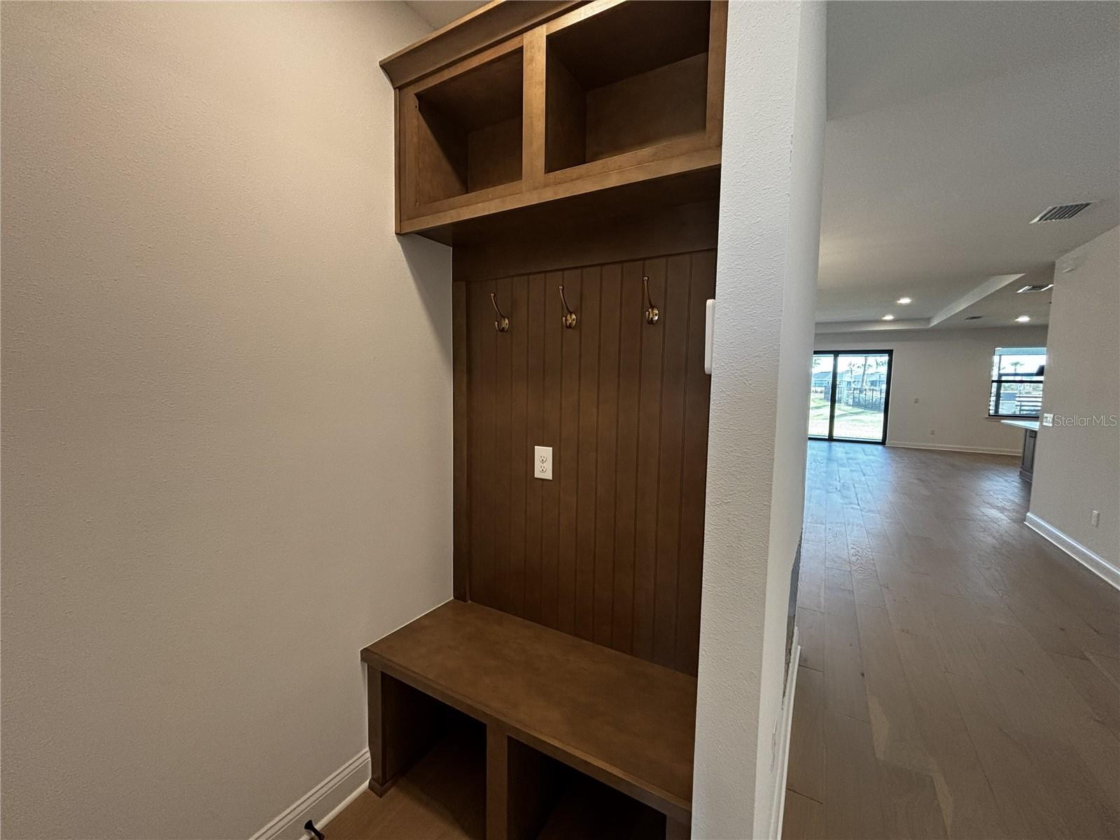 Listing photo id 23 for 5790 Freestone Circle