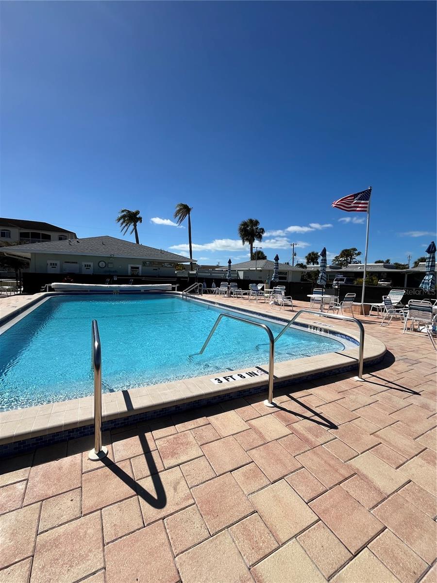 Listing photo id 8 for 1019 Beach Manor Center 35