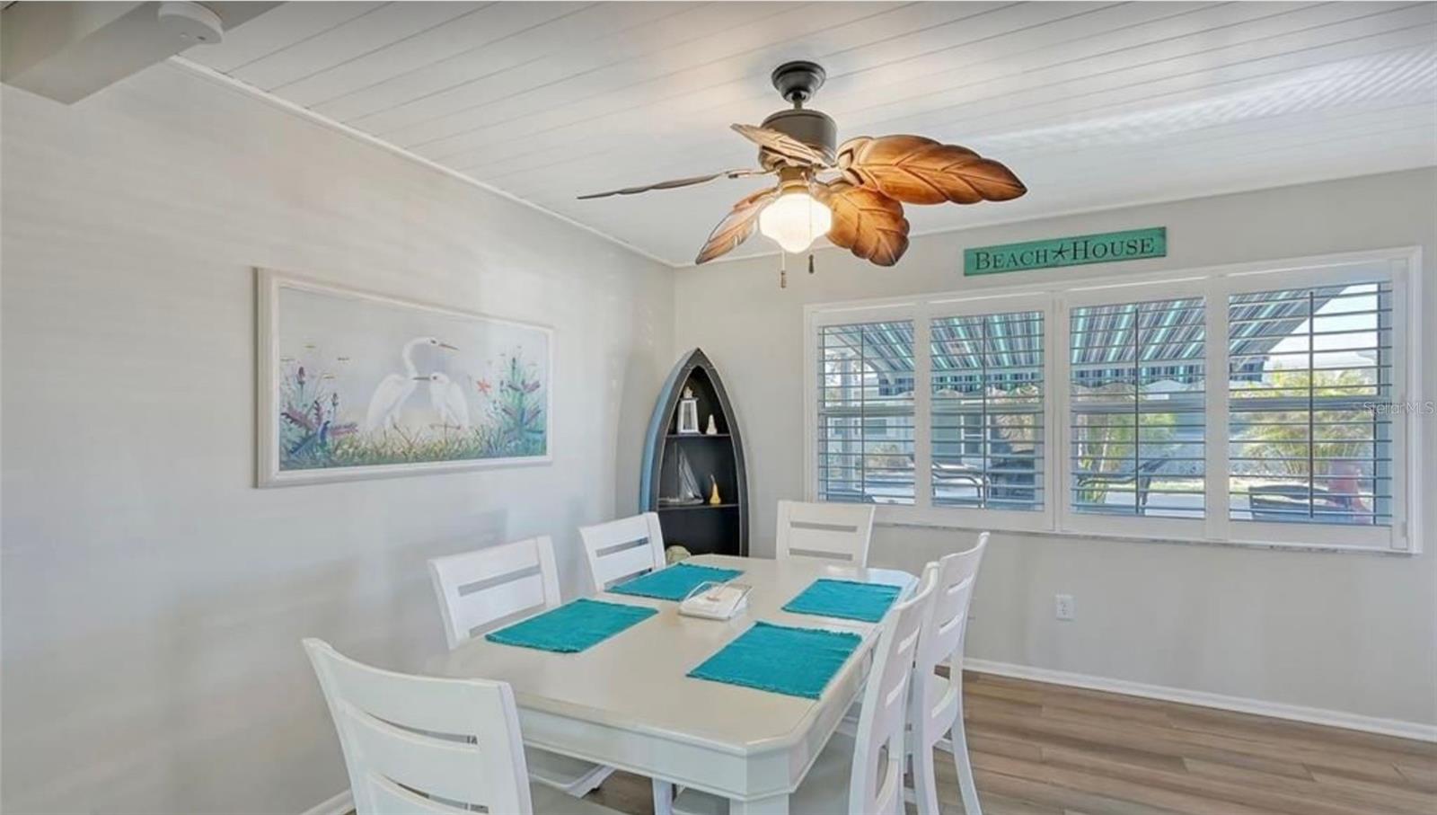 Listing photo id 4 for 1019 Beach Manor Center 35