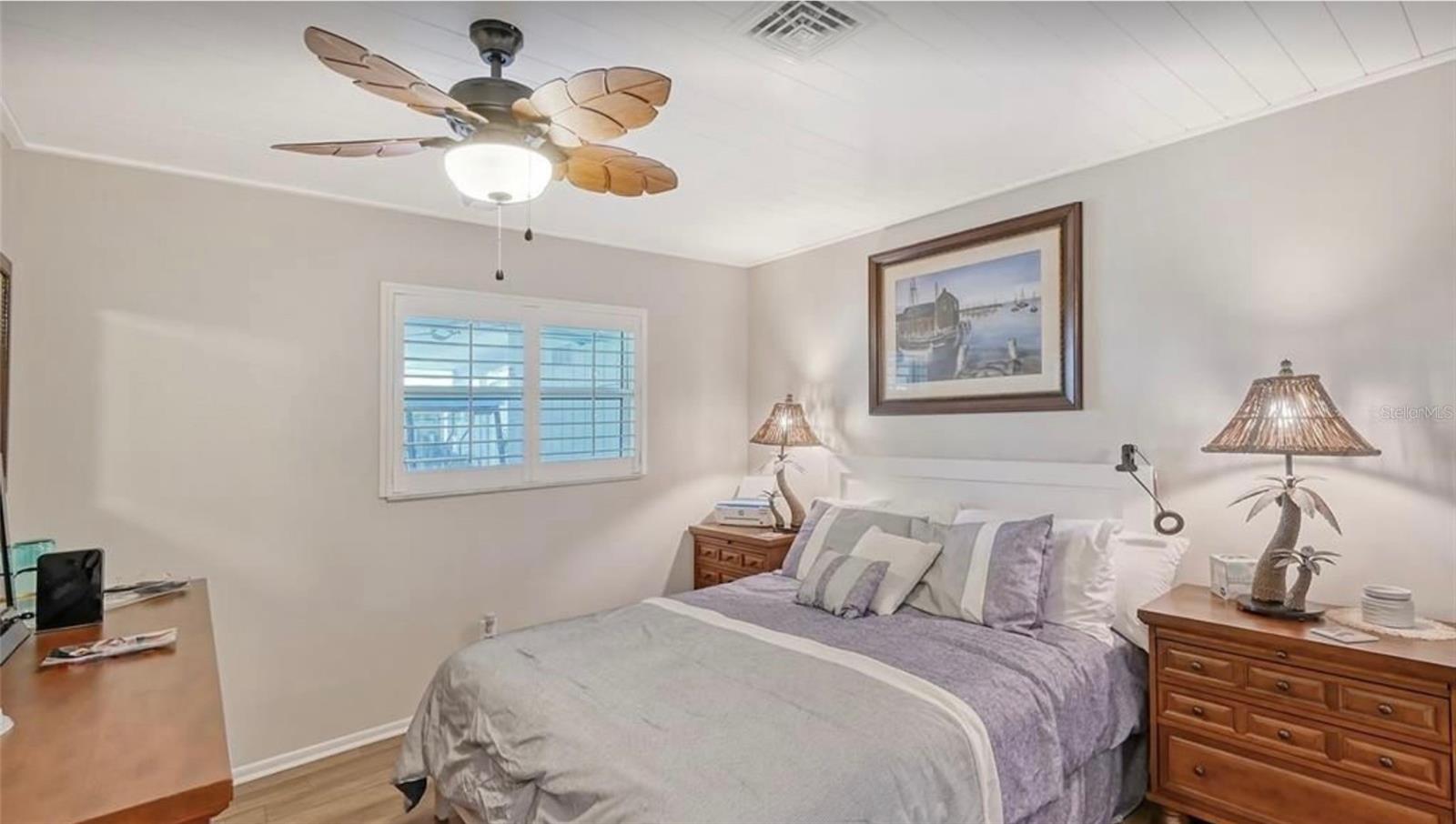 Listing photo id 5 for 1019 Beach Manor Center 35