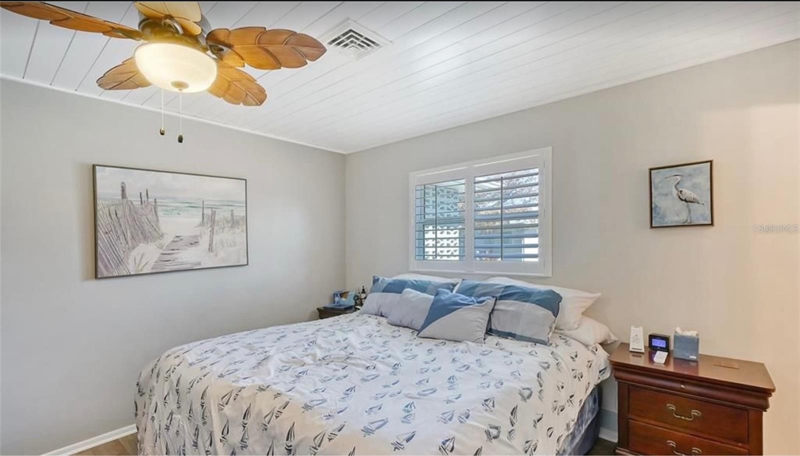 Listing photo id 6 for 1019 Beach Manor Center 35