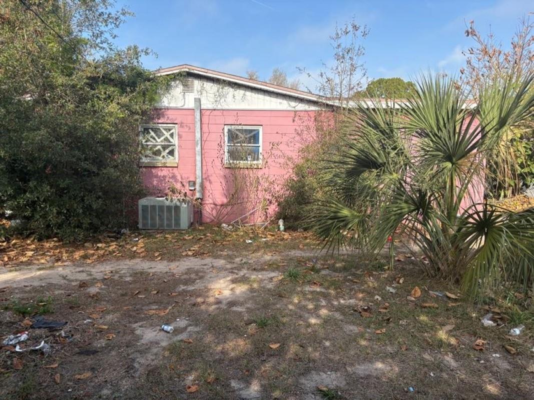 Listing photo id 2 for 4415 Booker T Drive