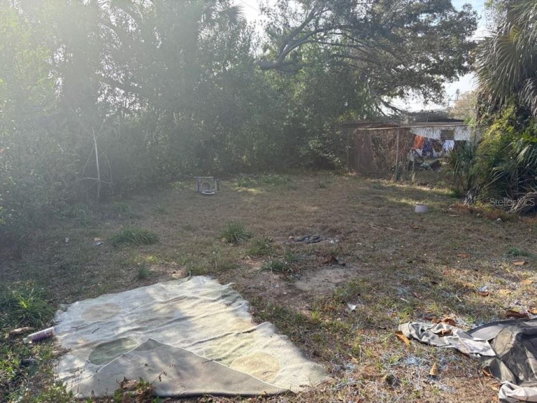 Listing photo id 3 for 4415 Booker T Drive