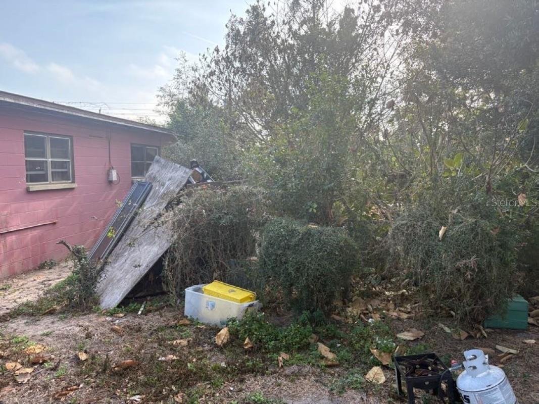 Listing photo id 4 for 4415 Booker T Drive