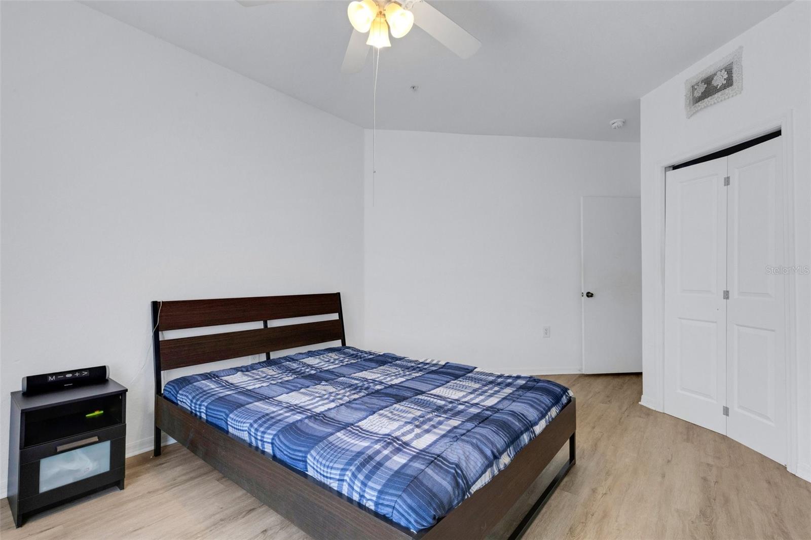 Image 18 of 40 For 5122 Northridge Road 112