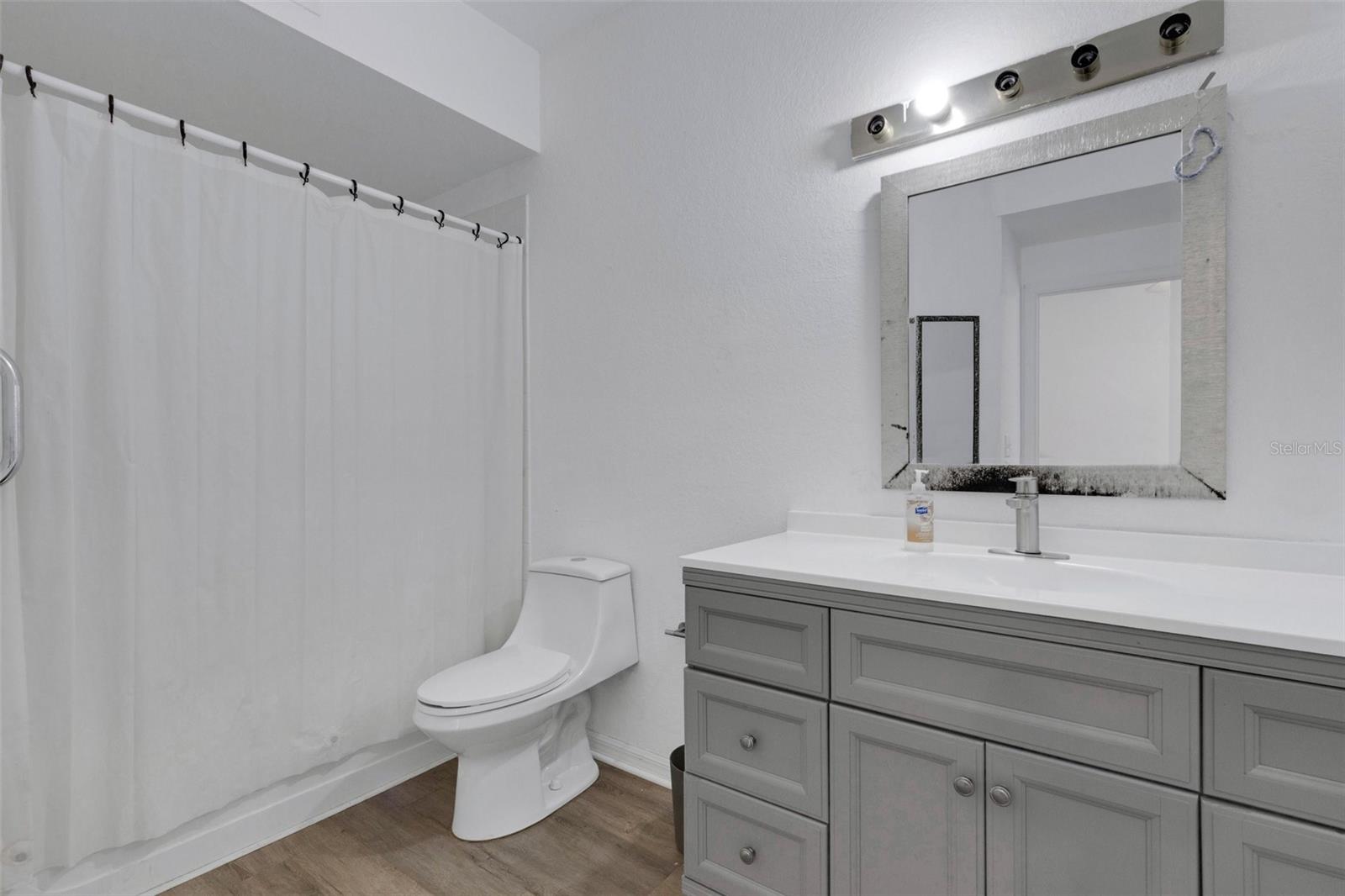 Image 21 of 40 For 5122 Northridge Road 112