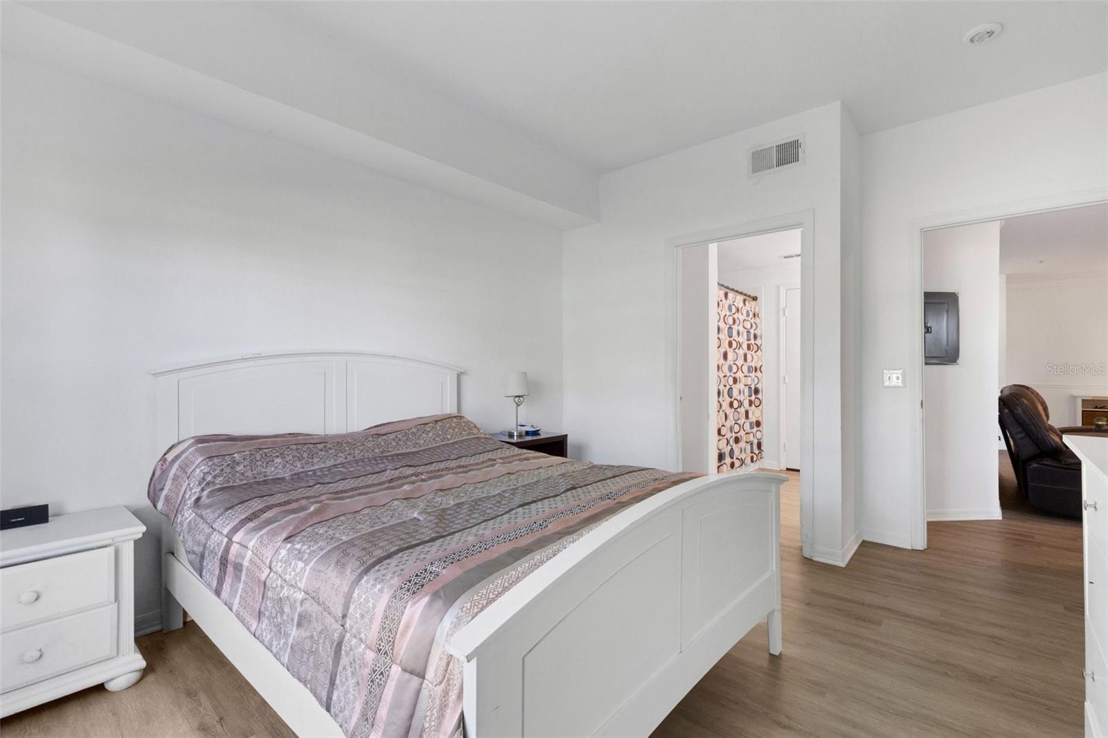 Image 22 of 40 For 5122 Northridge Road 112