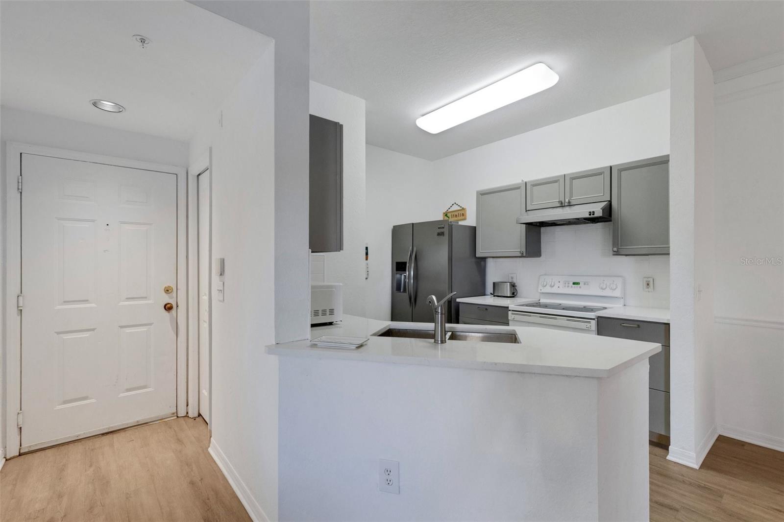 Image 4 of 40 For 5122 Northridge Road 112