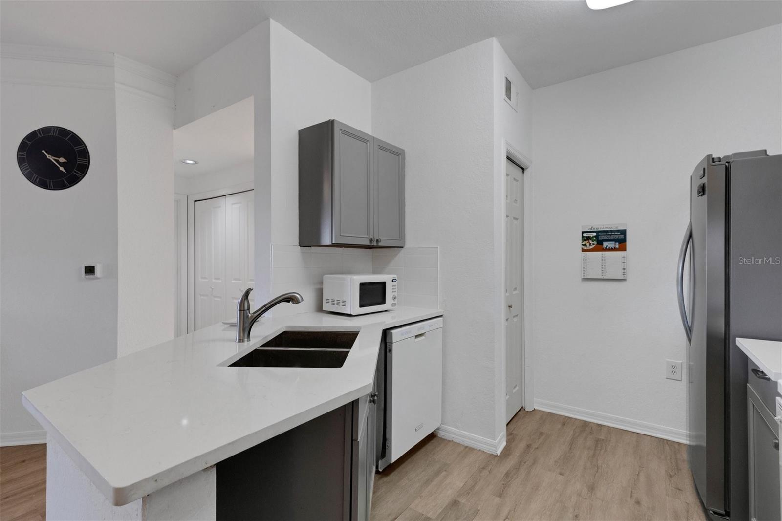 Image 5 of 40 For 5122 Northridge Road 112