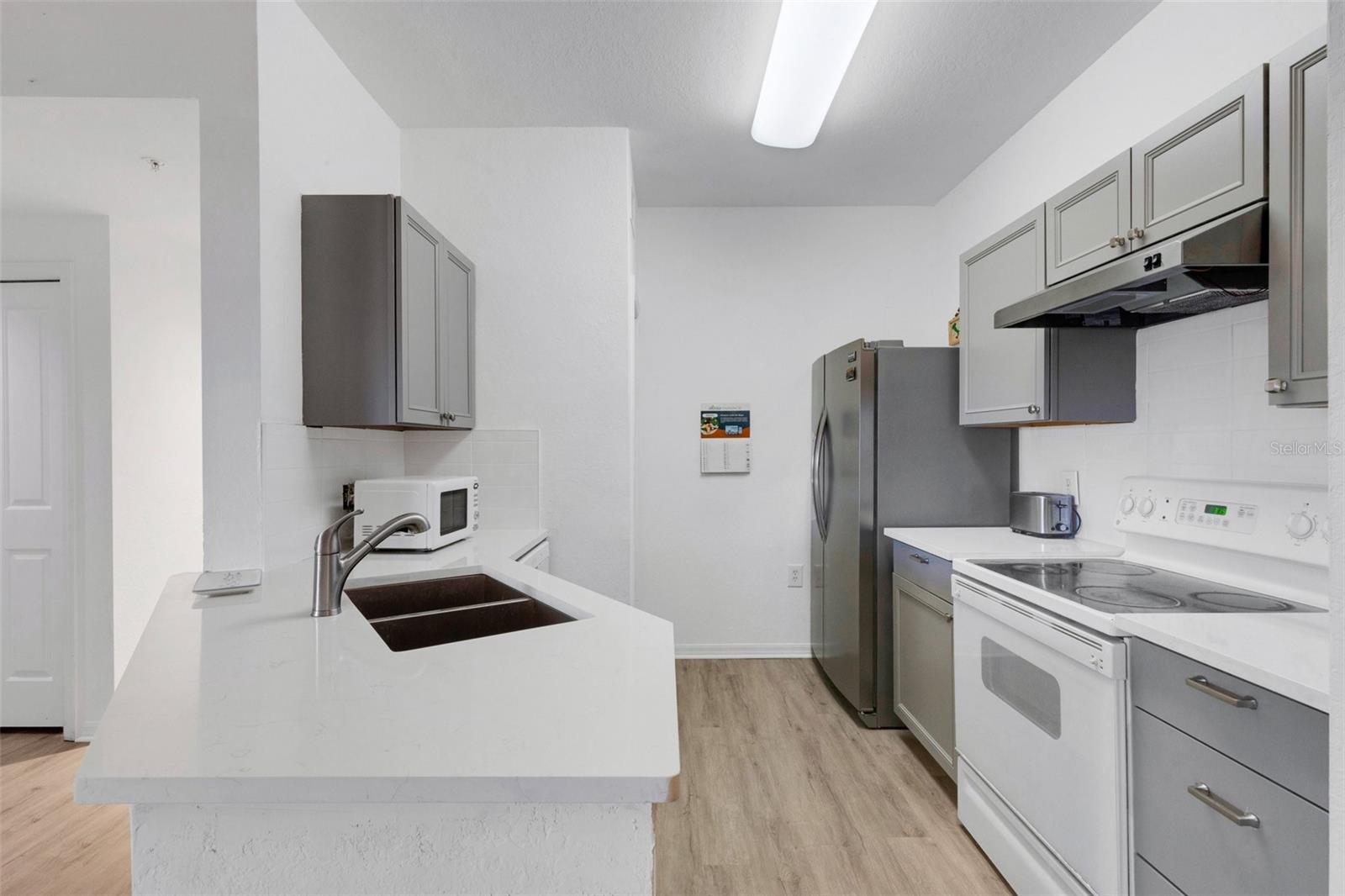 Image 6 of 40 For 5122 Northridge Road 112