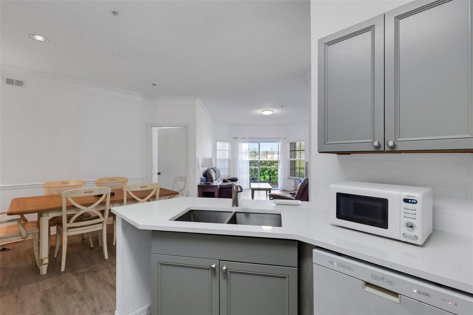 Image 8 of 40 For 5122 Northridge Road 112