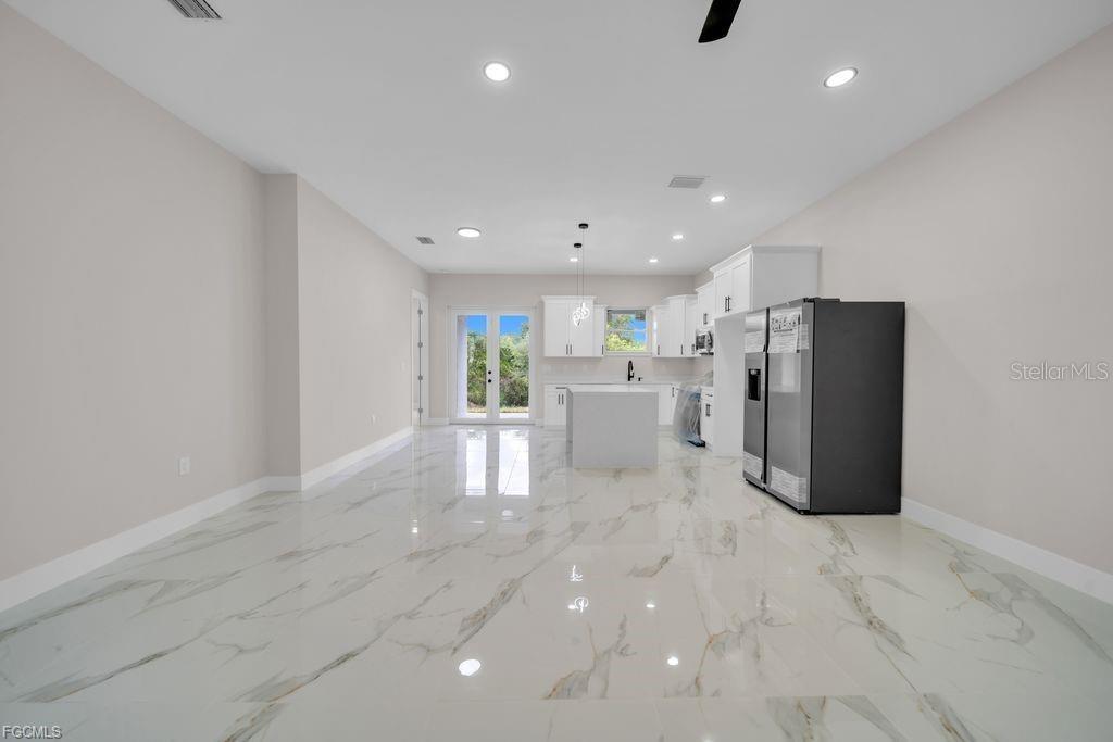 Image 21 of 50 For 225-227 Homer Avenue S