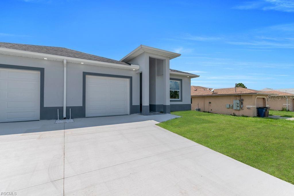 Image 24 of 50 For 225-227 Homer Avenue S