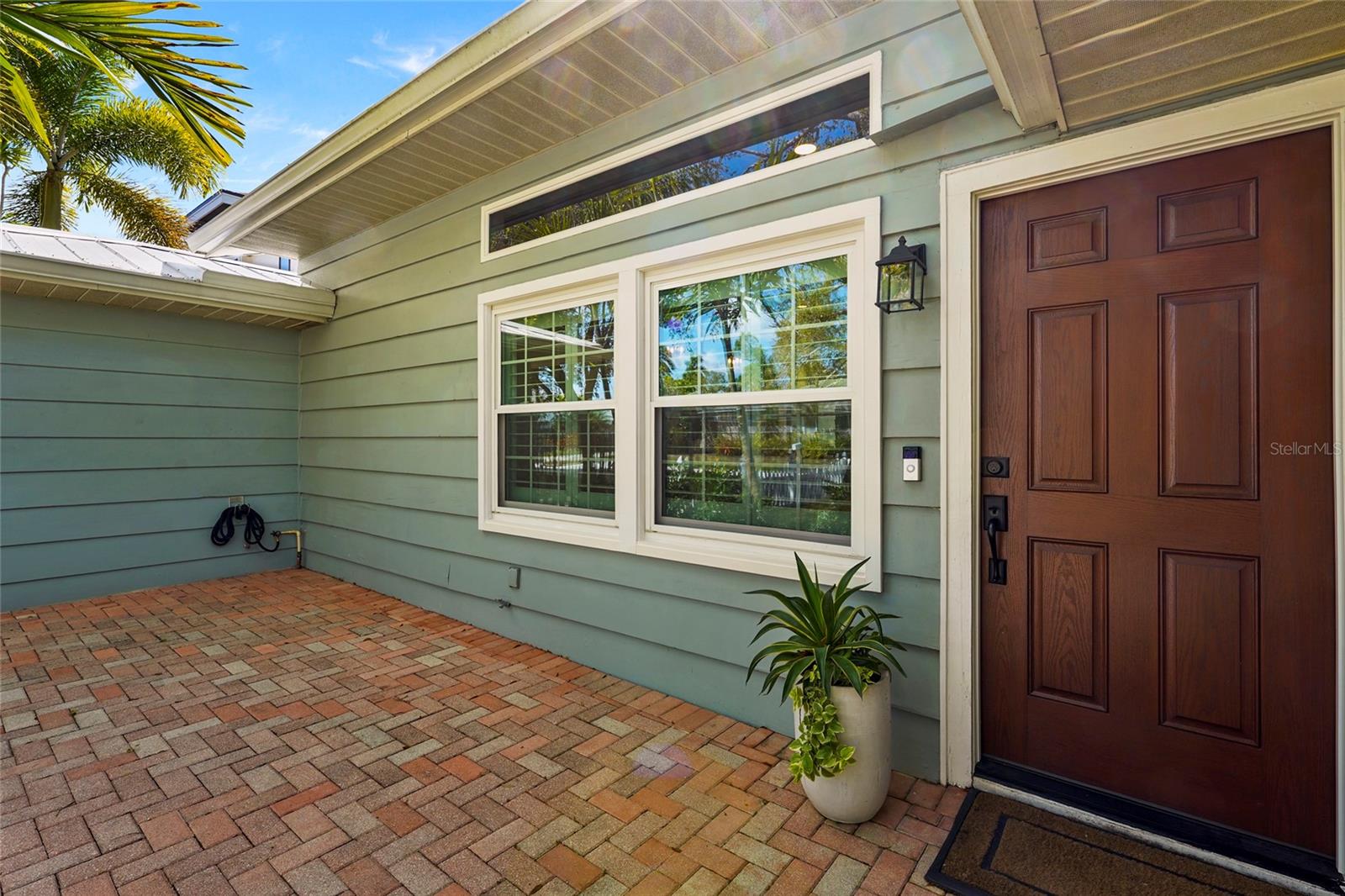 Listing photo id 14 for 1920 Wisteria Street