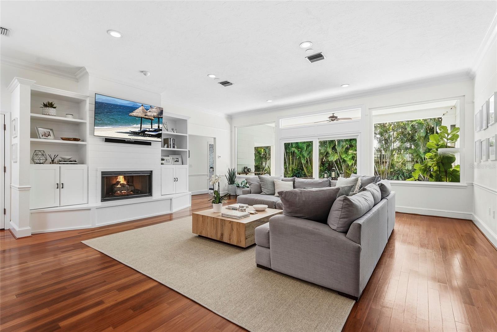 Listing photo id 15 for 1920 Wisteria Street