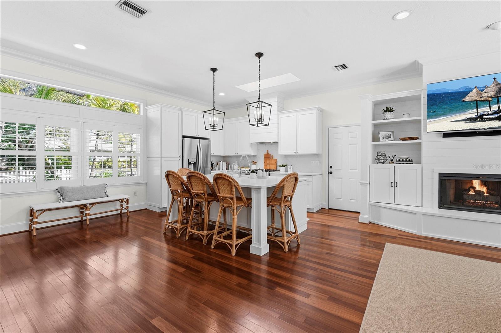 Listing photo id 17 for 1920 Wisteria Street