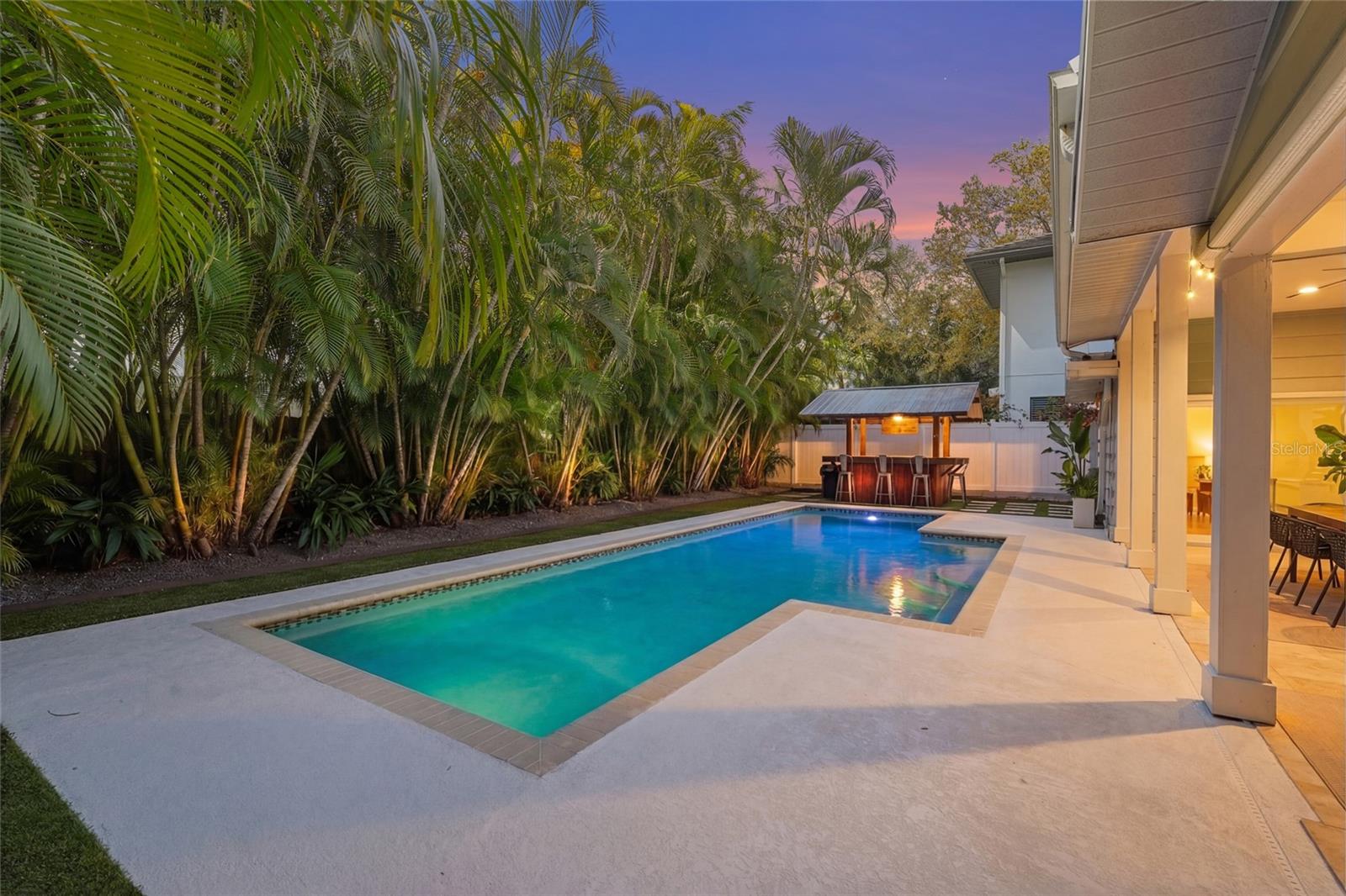 Listing photo id 0 for 1920 Wisteria Street