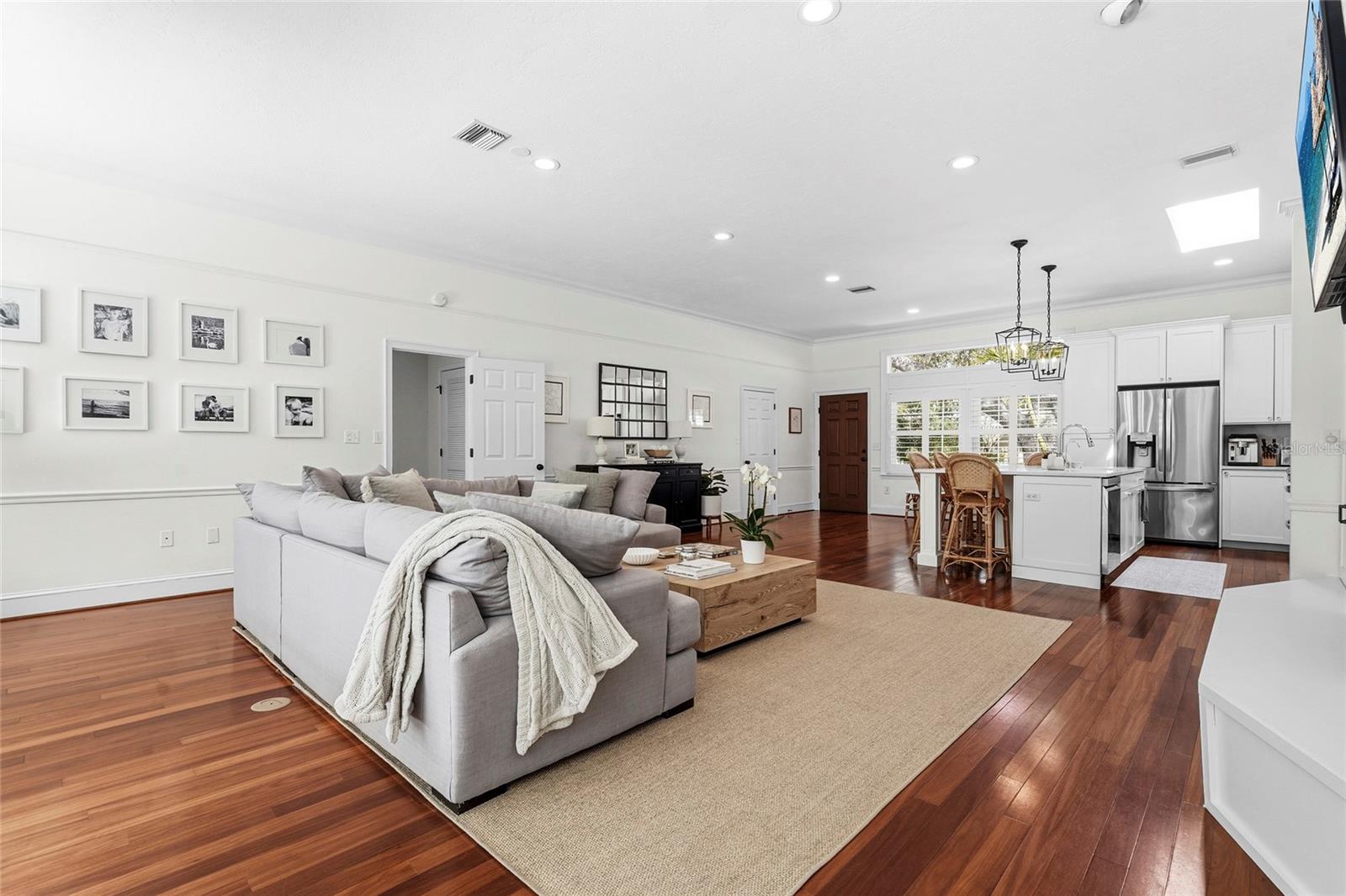 Listing photo id 21 for 1920 Wisteria Street