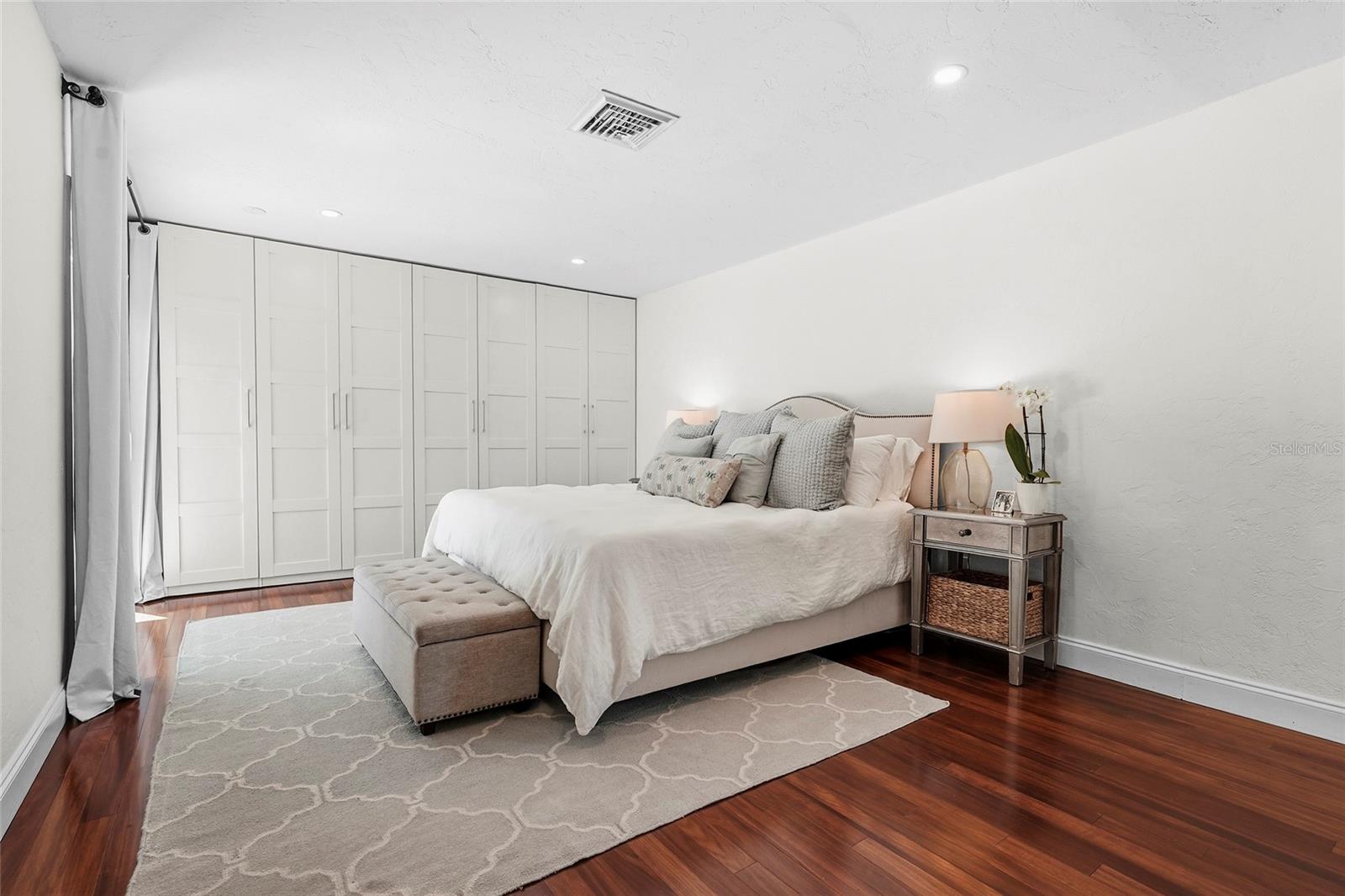 Listing photo id 23 for 1920 Wisteria Street