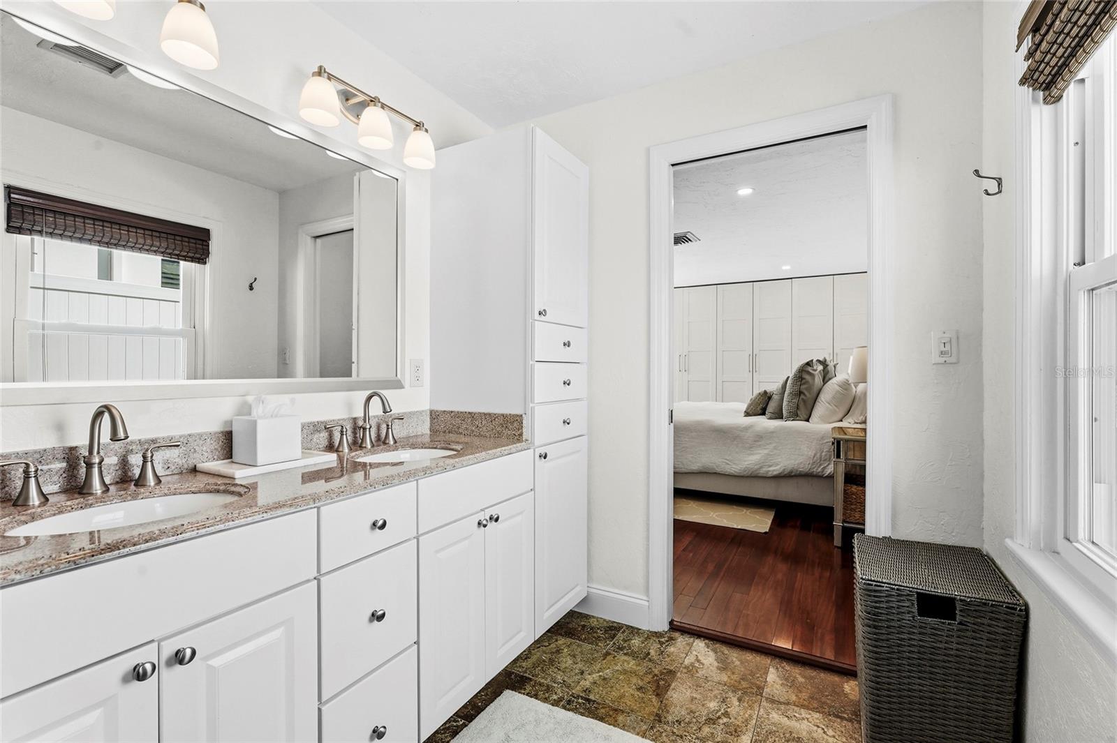 Listing photo id 24 for 1920 Wisteria Street