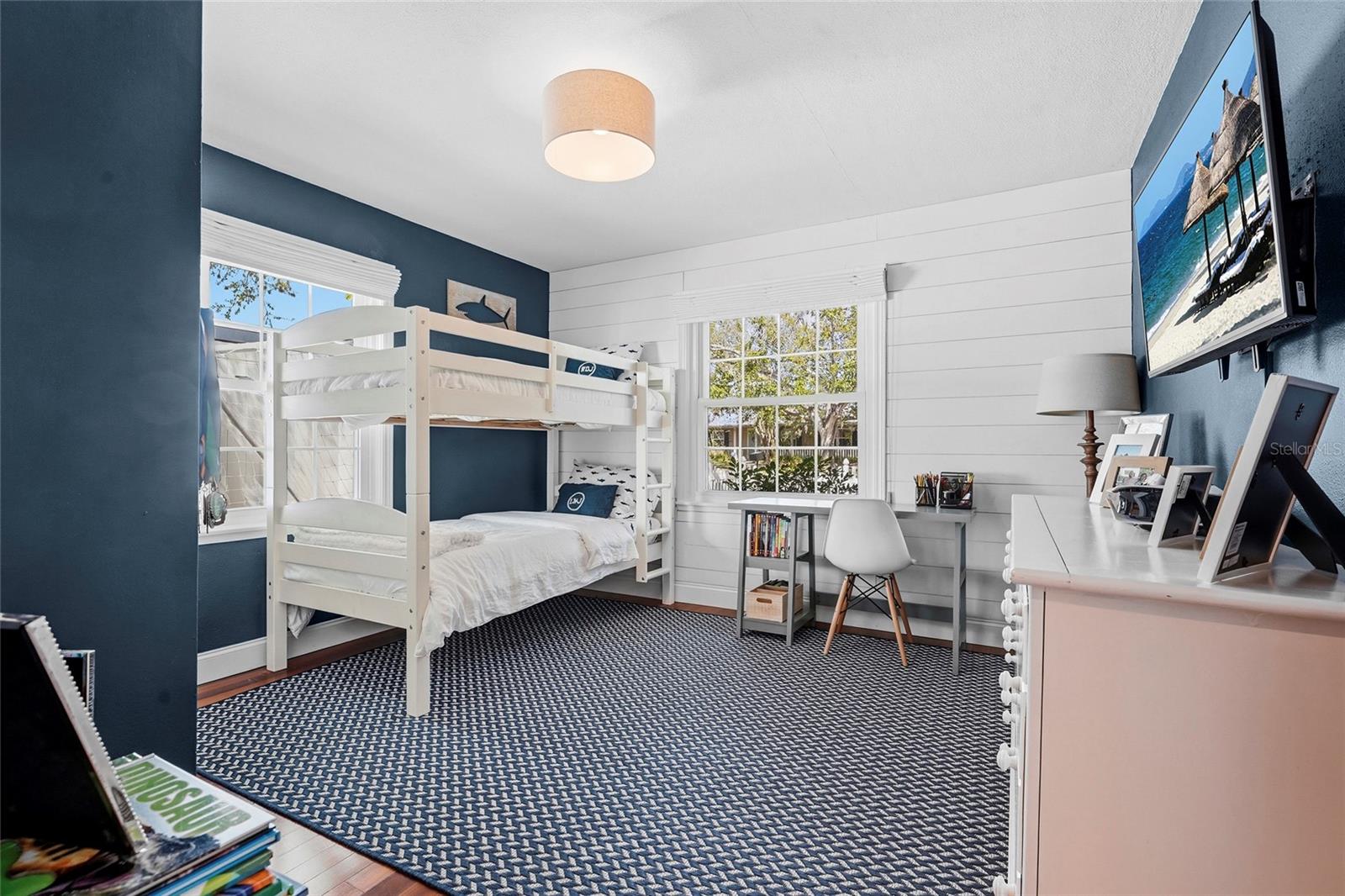 Listing photo id 26 for 1920 Wisteria Street