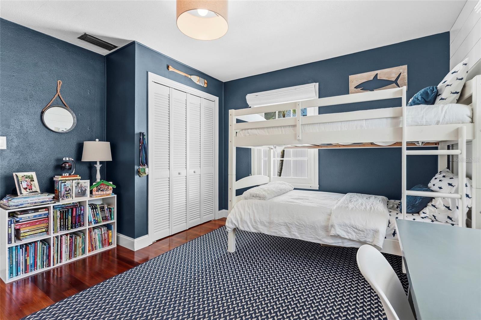 Listing photo id 27 for 1920 Wisteria Street