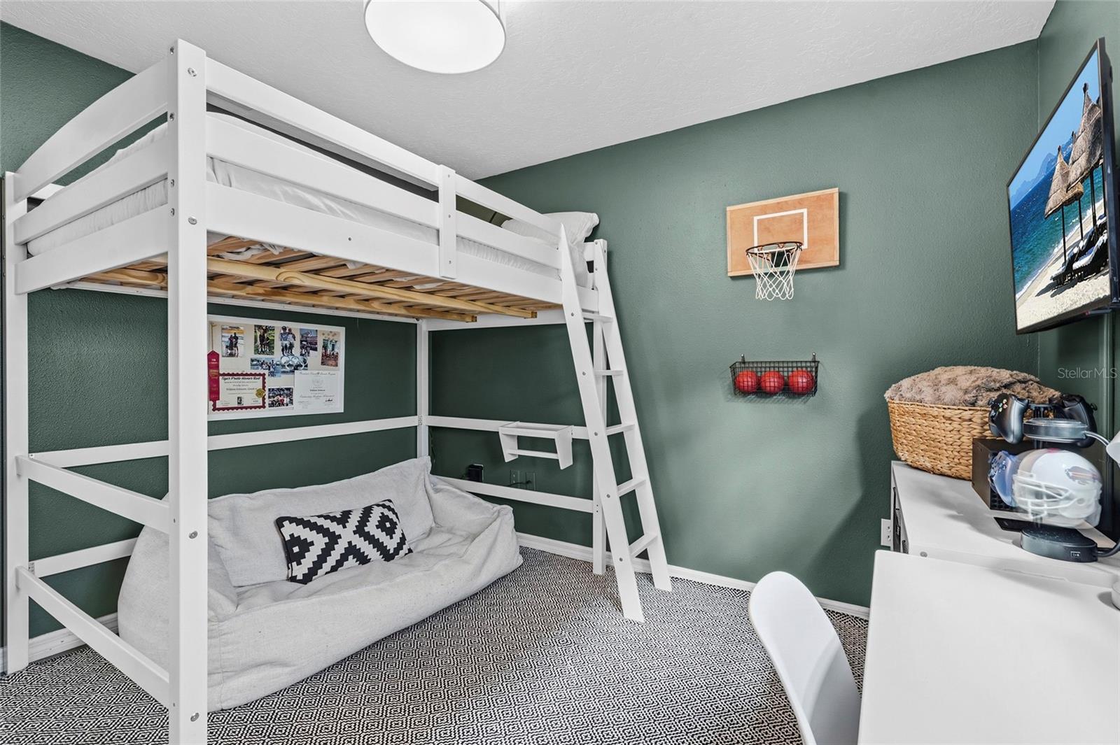 Listing photo id 29 for 1920 Wisteria Street