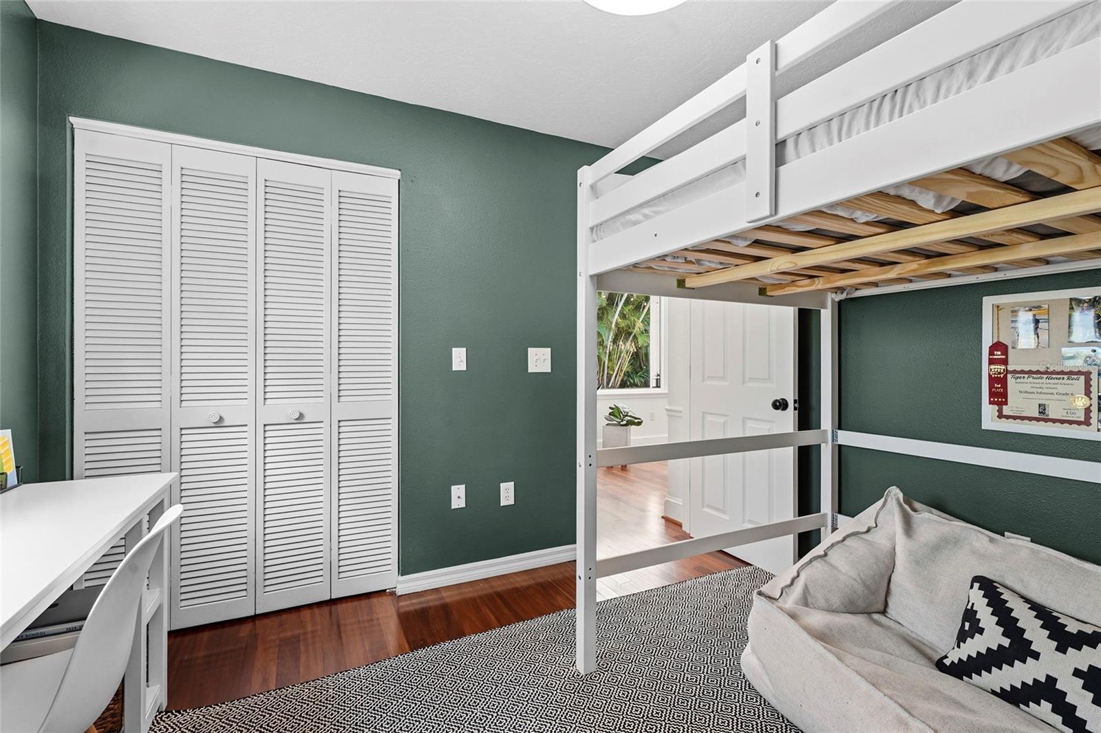 Listing photo id 30 for 1920 Wisteria Street