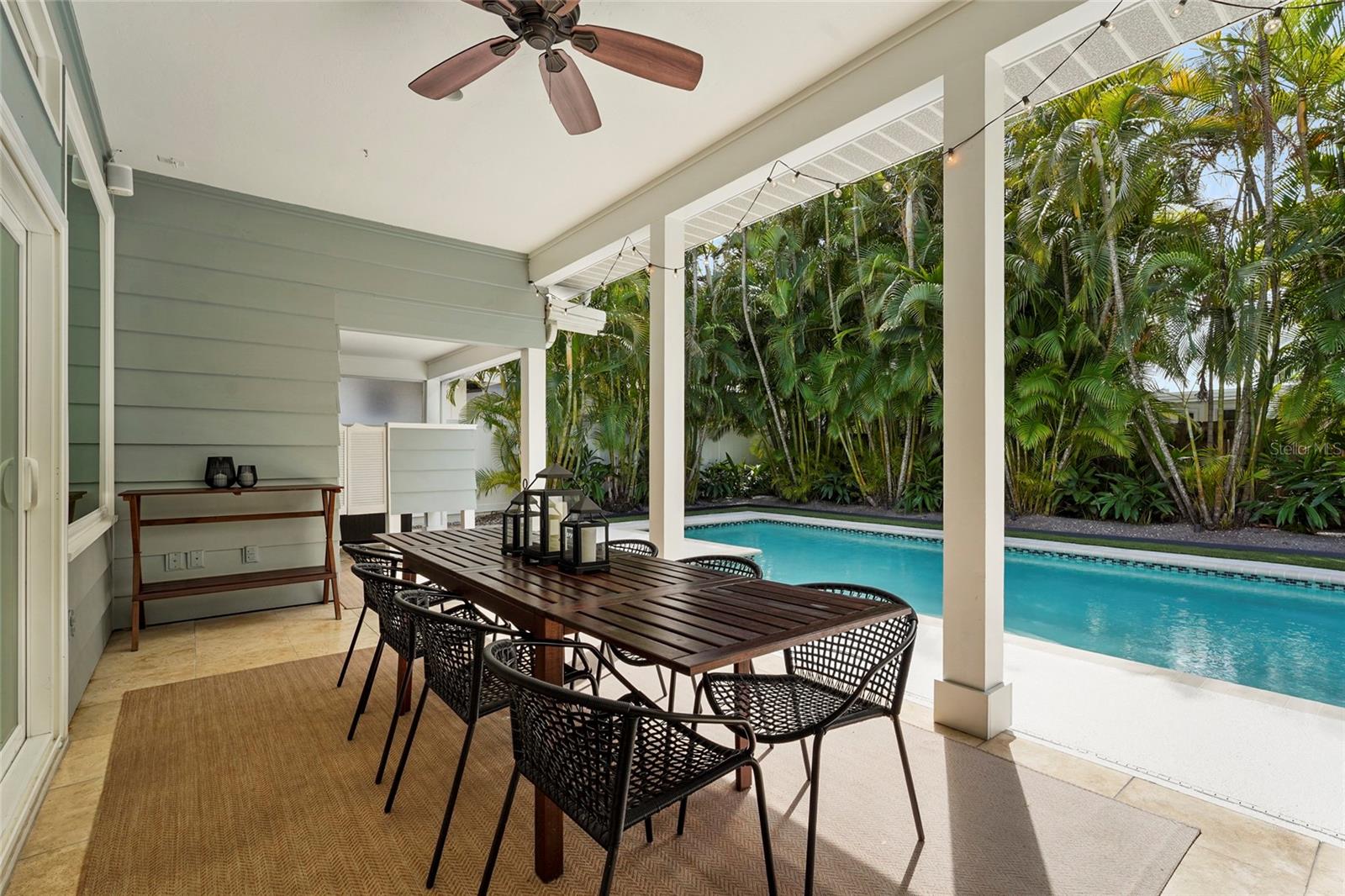 Listing photo id 33 for 1920 Wisteria Street