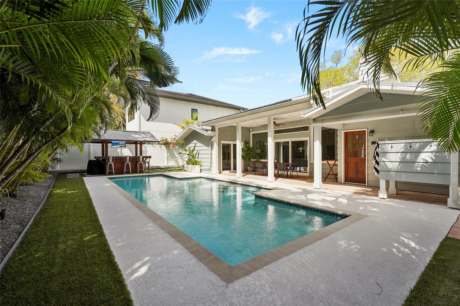 Listing photo id 35 for 1920 Wisteria Street