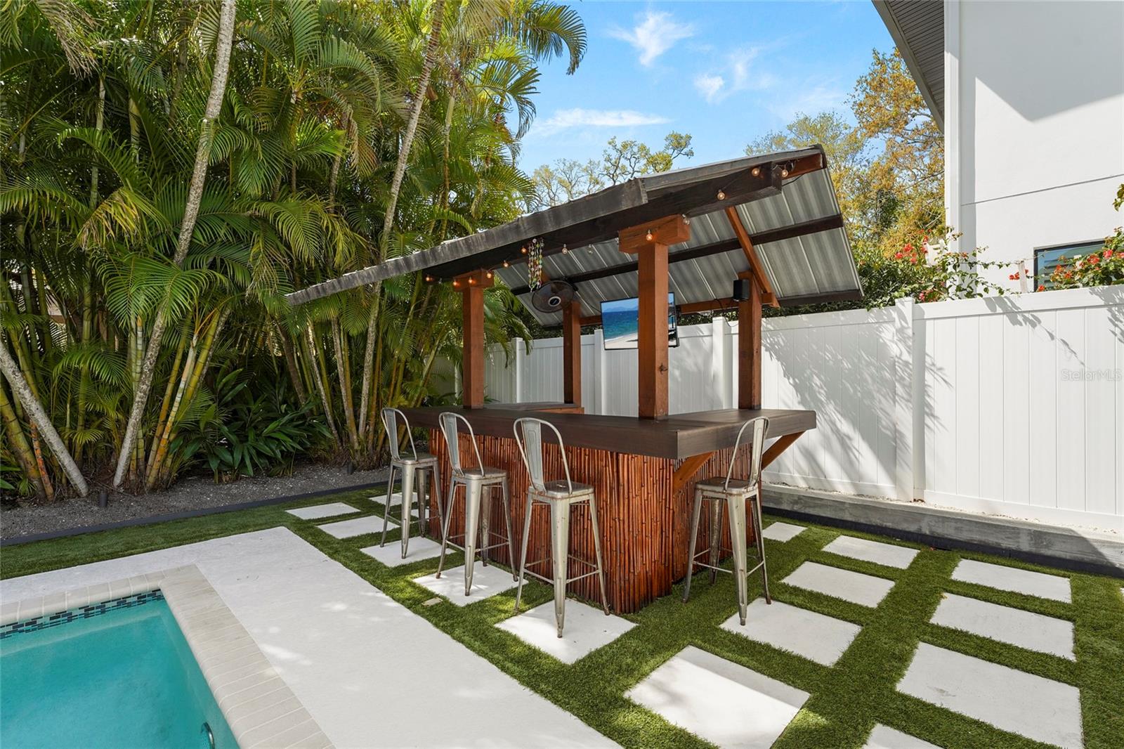 Listing photo id 38 for 1920 Wisteria Street