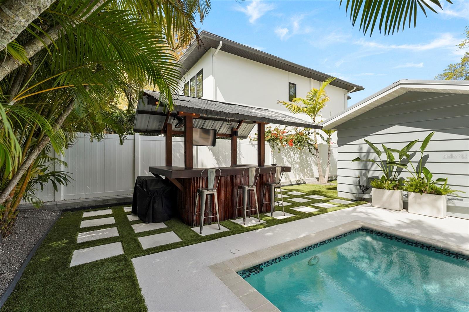 Listing photo id 39 for 1920 Wisteria Street