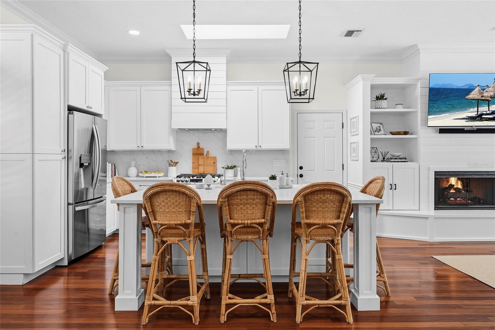 Listing photo id 4 for 1920 Wisteria Street