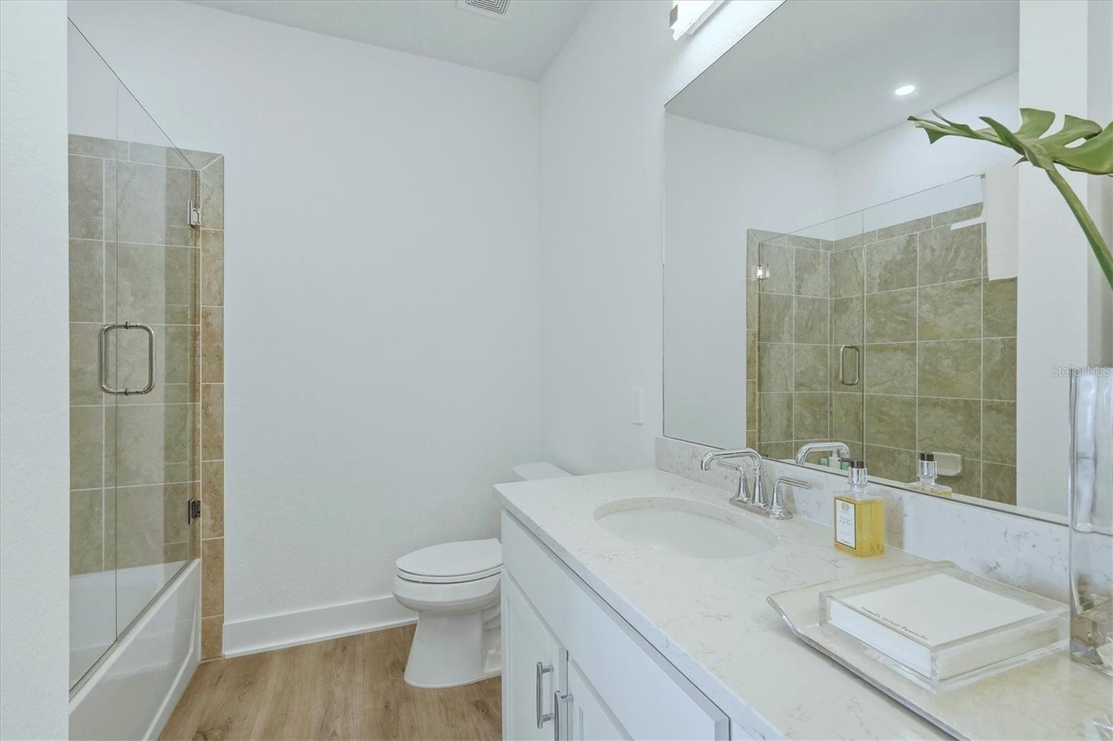 Image 21 of 54 For 850 Tidewater Shores Loop 301