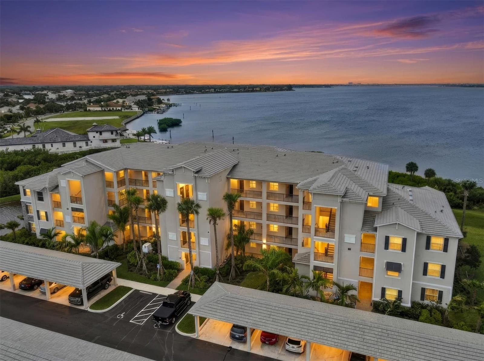 Image 32 of 54 For 850 Tidewater Shores Loop 301