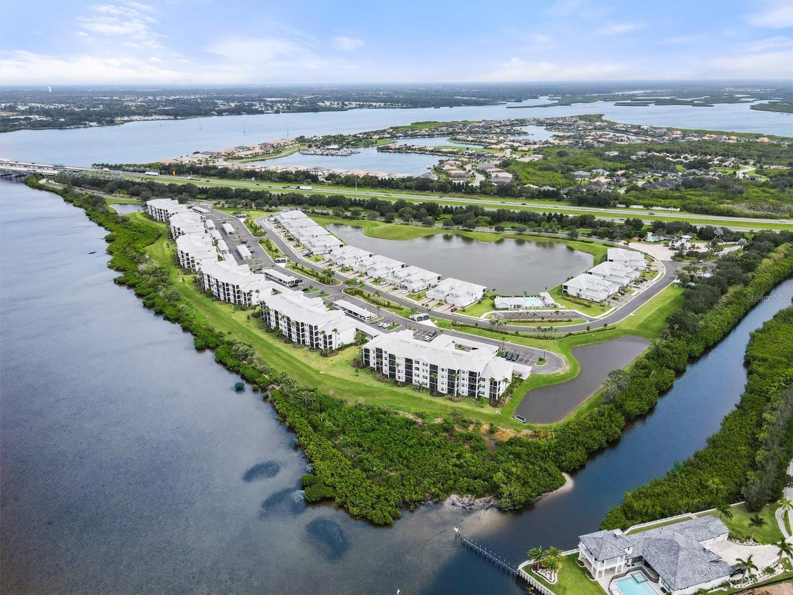 Image 36 of 54 For 850 Tidewater Shores Loop 301