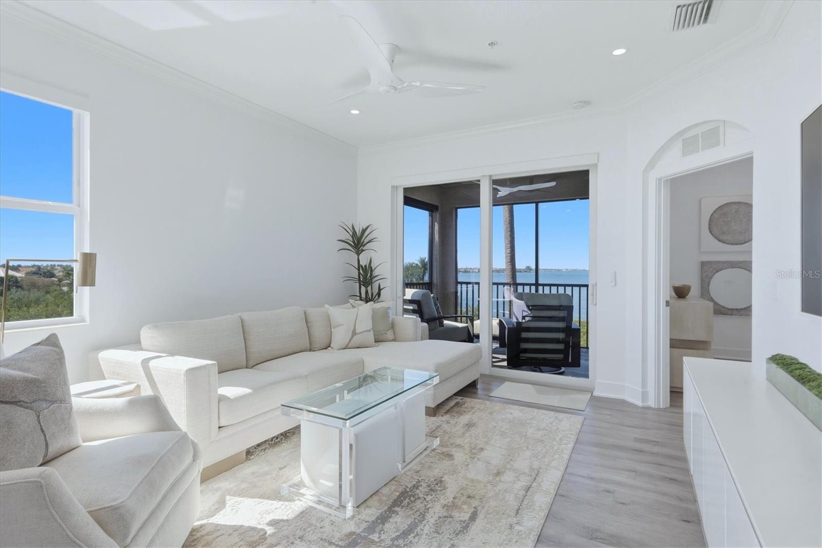 Image 8 of 54 For 850 Tidewater Shores Loop 301