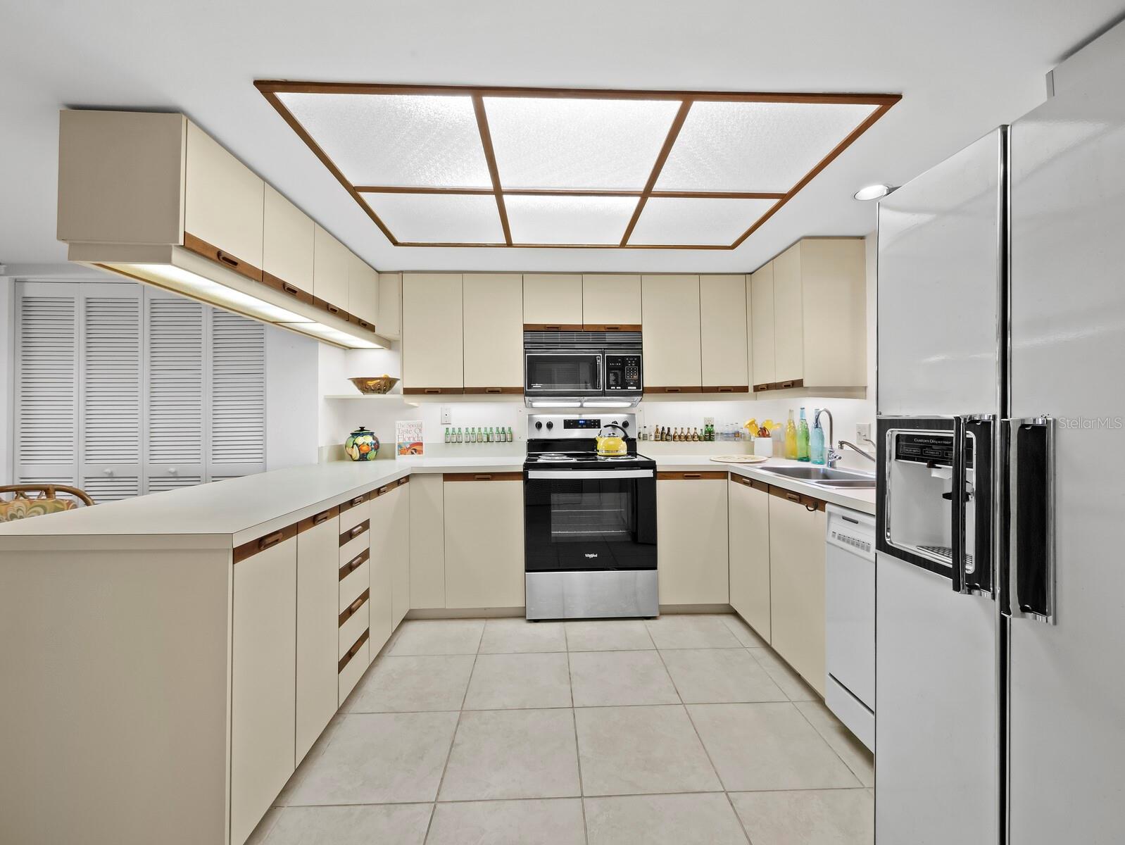 Image 19 of 65 For 1445 Gulf Of Mexico Drive 103