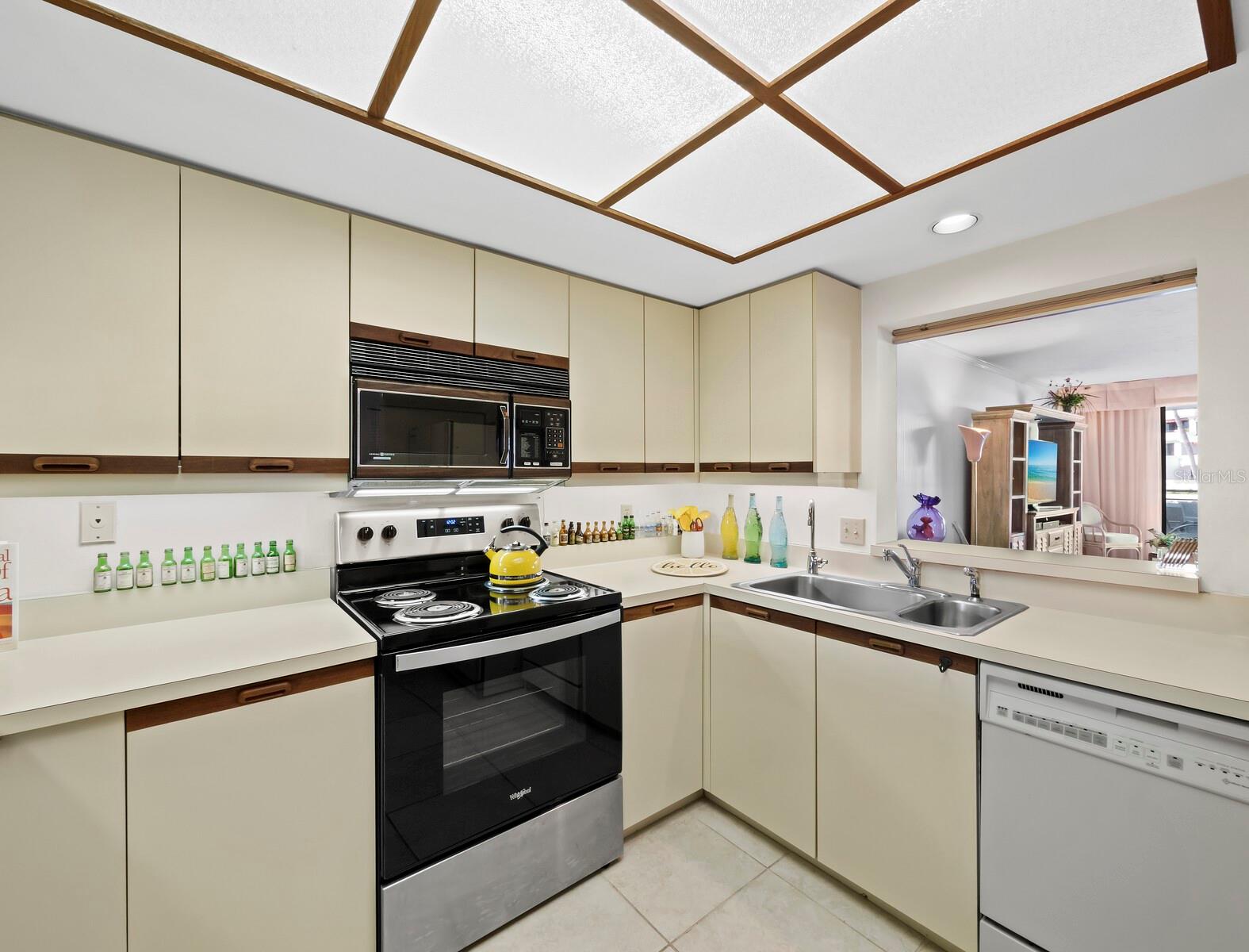 Image 20 of 65 For 1445 Gulf Of Mexico Drive 103