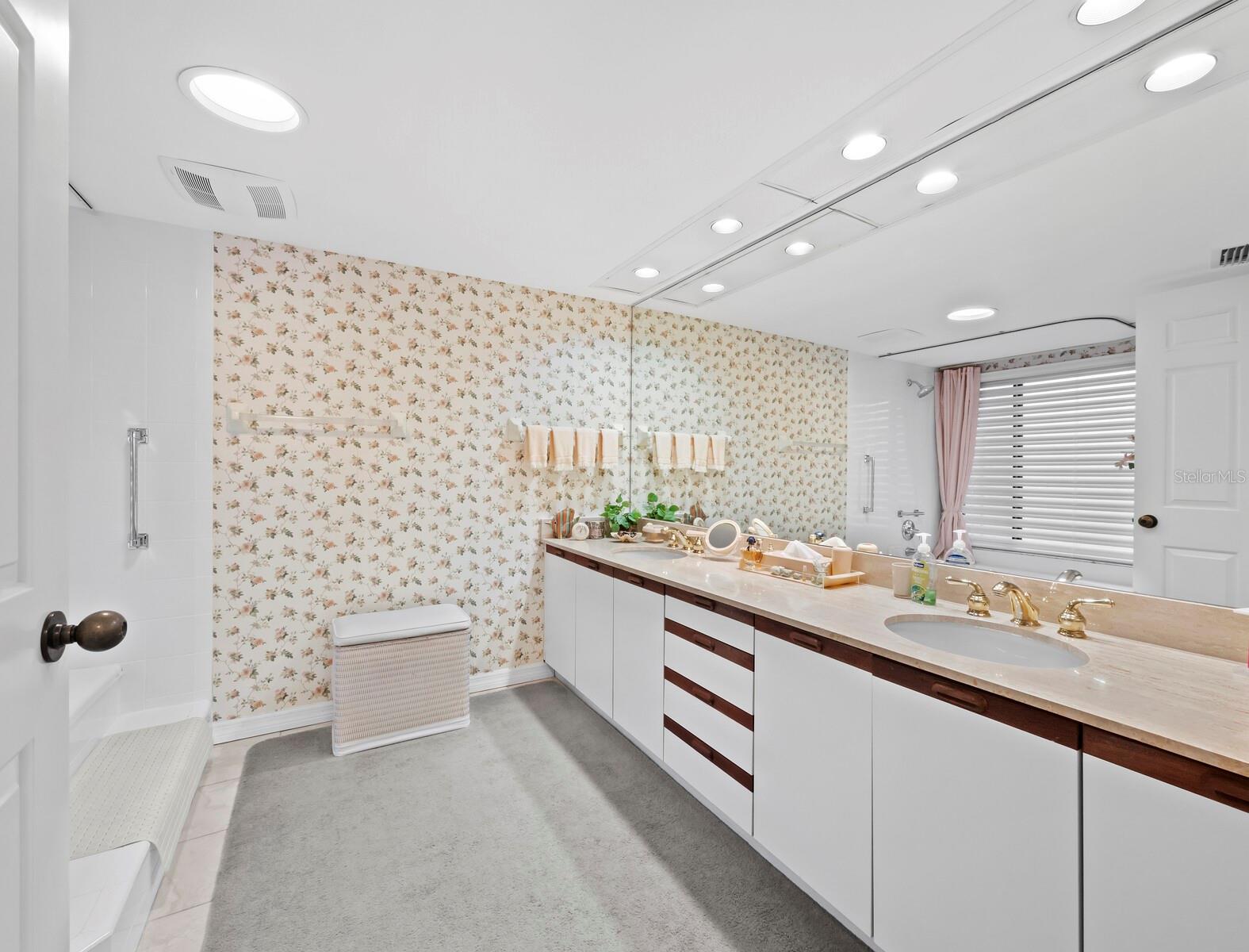 Image 29 of 65 For 1445 Gulf Of Mexico Drive 103