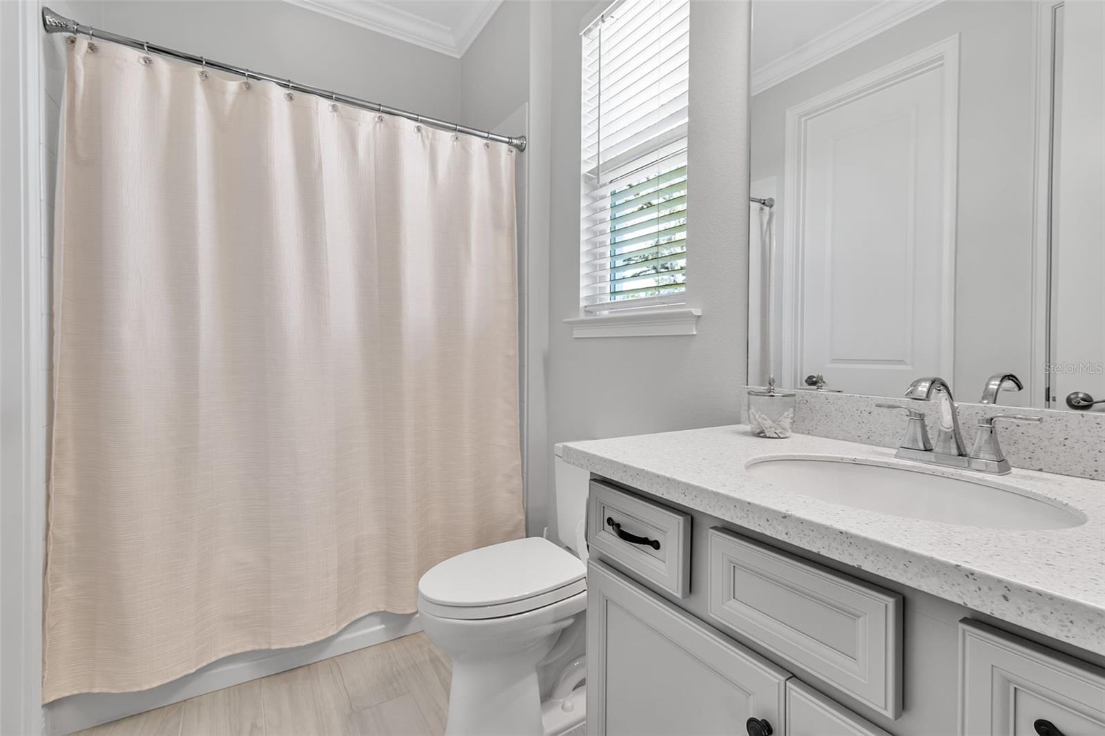 Image 17 of 49 For 5649 Long Shore Loop