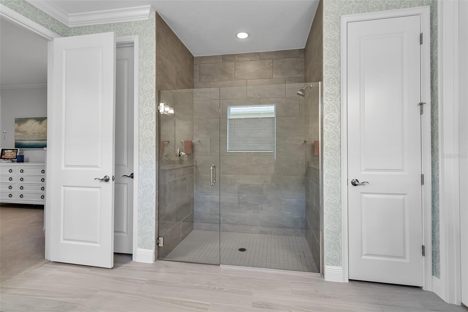 Image 23 of 49 For 5649 Long Shore Loop