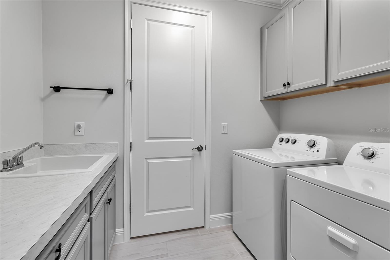 Image 24 of 49 For 5649 Long Shore Loop