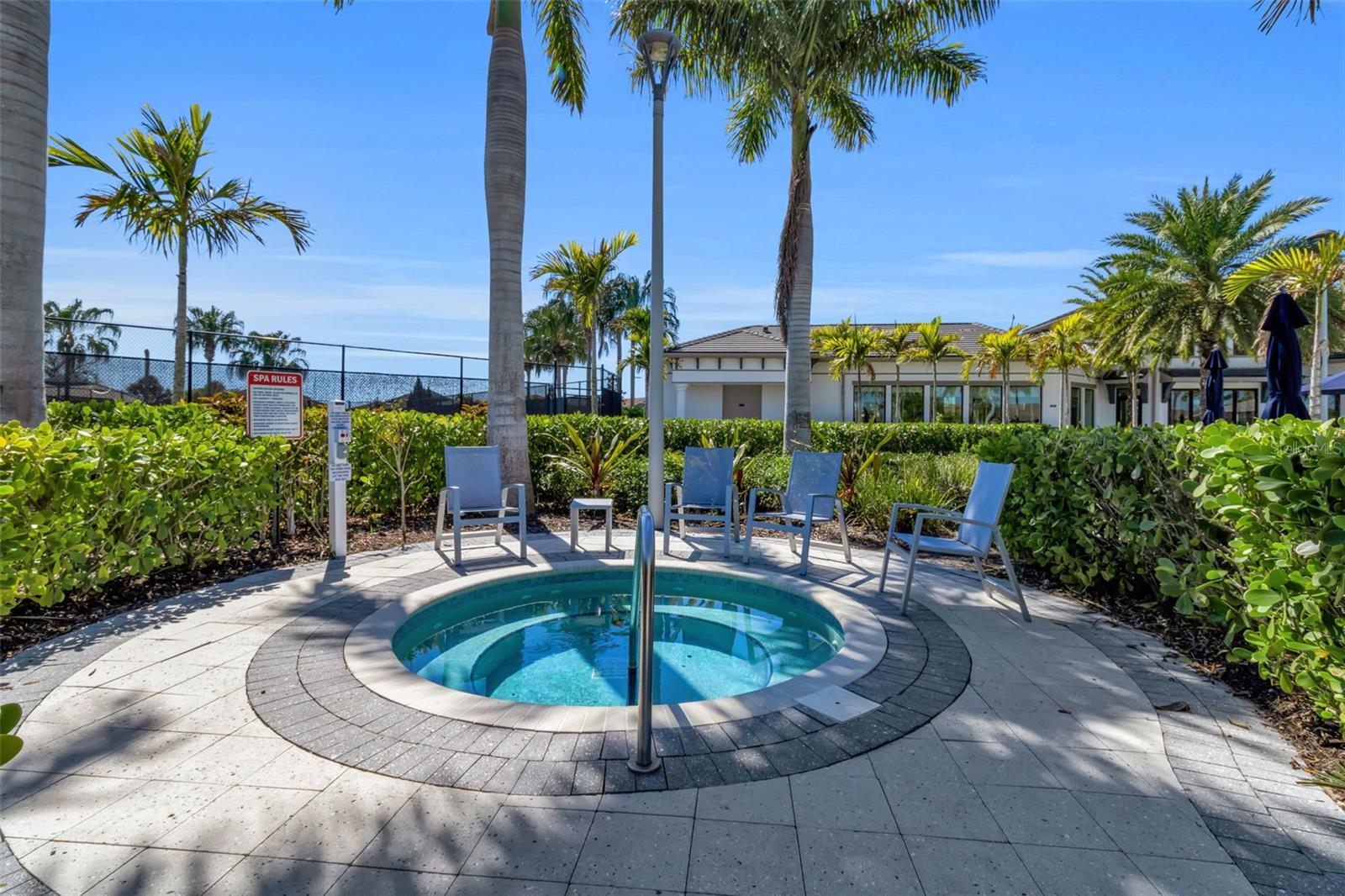 Image 36 of 49 For 5649 Long Shore Loop