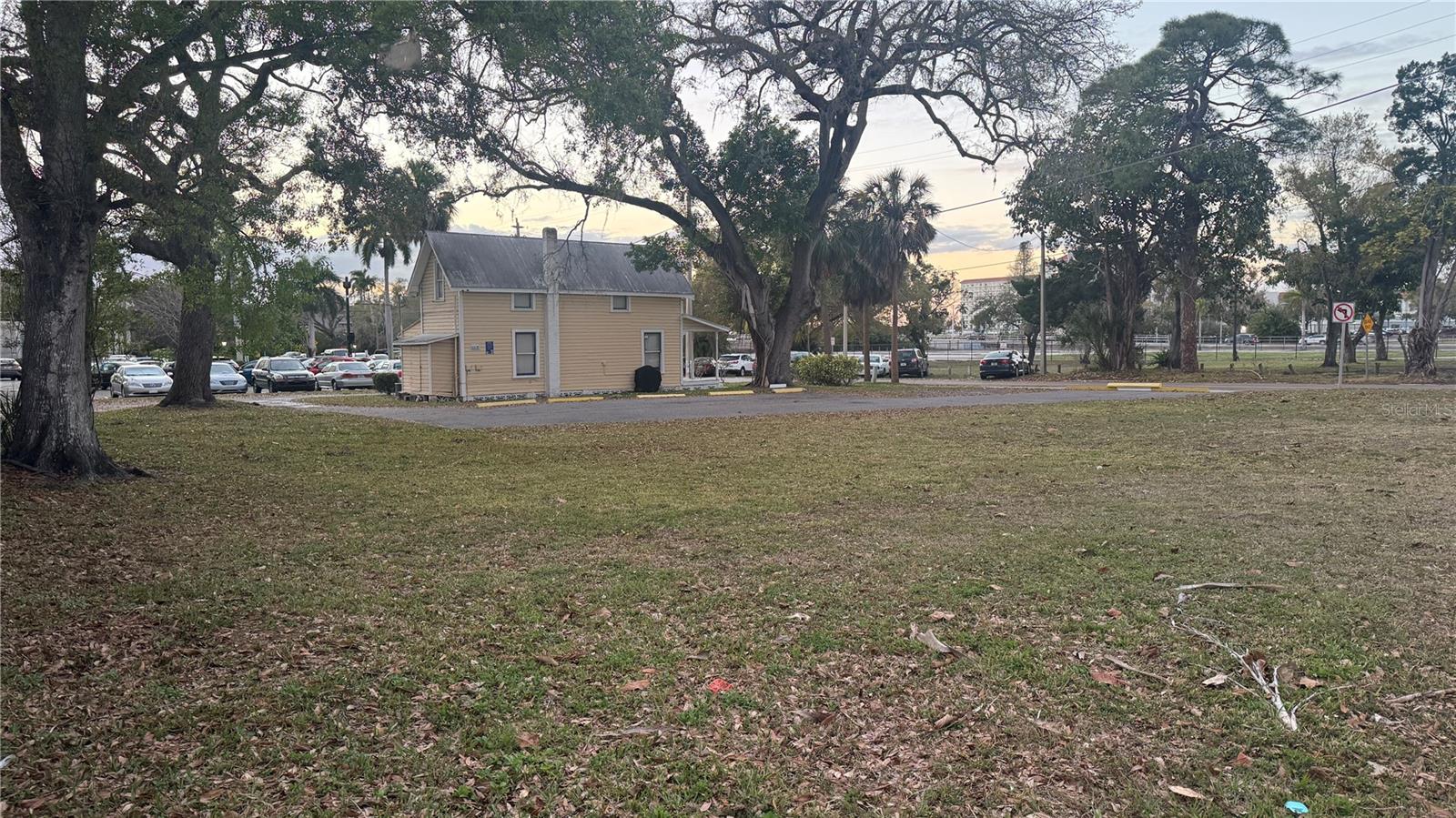 Image 2 of 7 For 1505 6th Avenue W