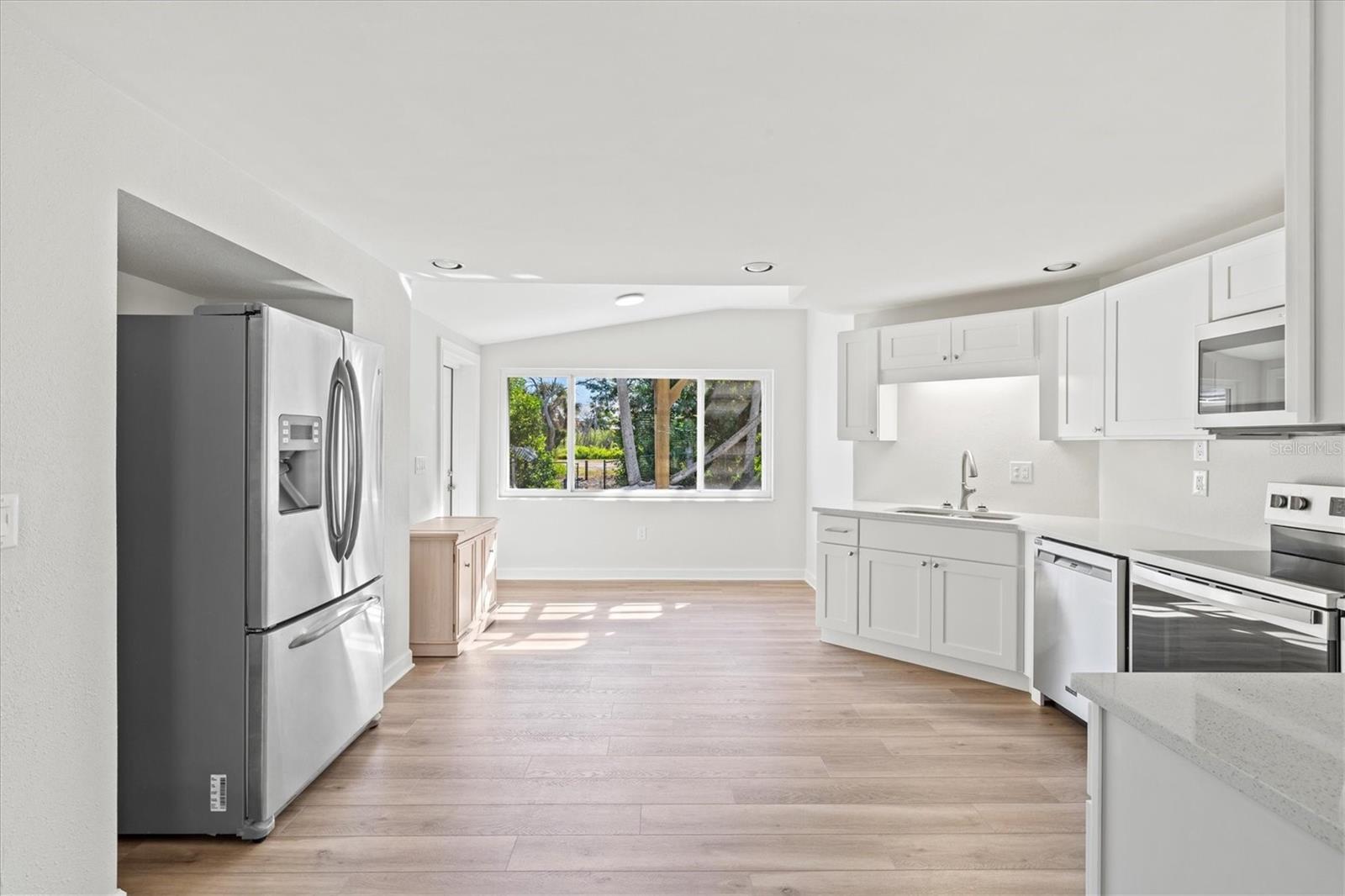 Image 11 of 69 For 612 Frances Street