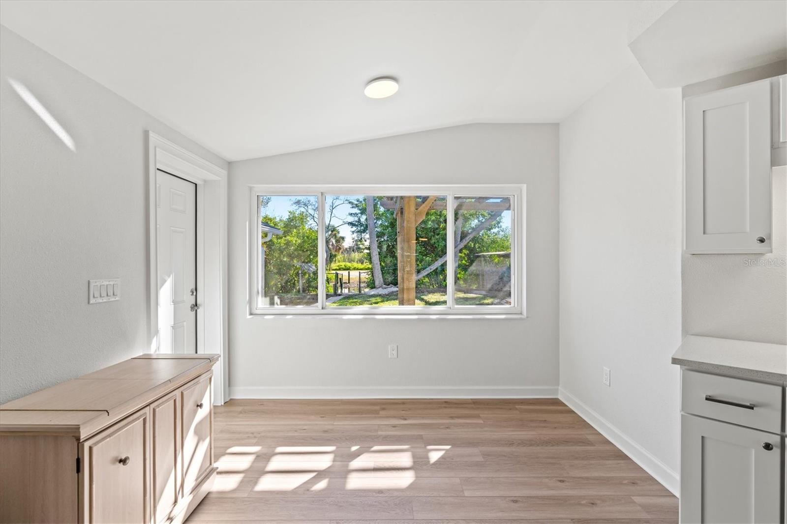 Image 17 of 69 For 612 Frances Street