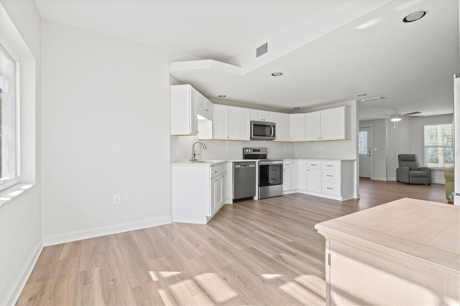 Image 18 of 69 For 612 Frances Street